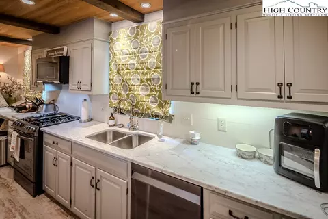 382 Evergreen, Boone, NC 28607 photo 33
