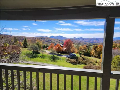 624 Shawnee Rd, Banner Elk, NC 28604