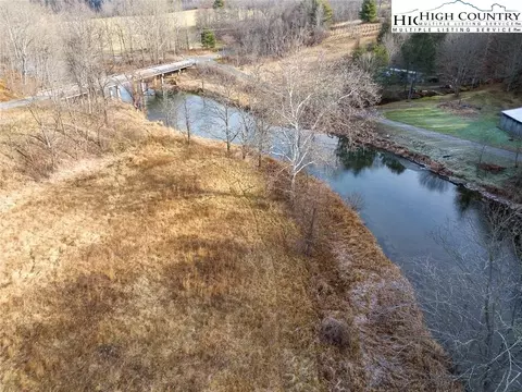 1430 W Deep Ford Rd, Lansing, NC 28643