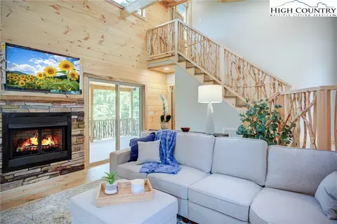 311 Poplar Dr, Beech Mountain, NC 28604