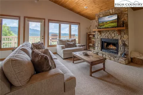 115 Aster Trl, Beech Mountain, NC 28604