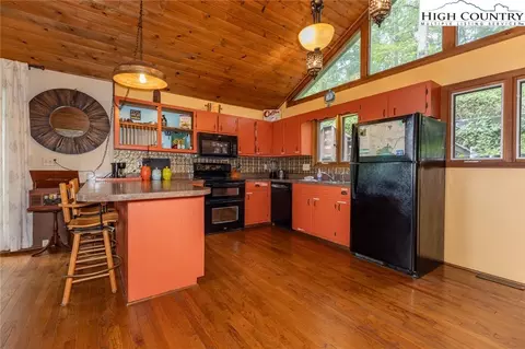 286 Deer Run Rd, Deep Gap, NC 28618 photo 13