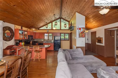286 Deer Run Rd, Deep Gap, NC 28618 photo 9