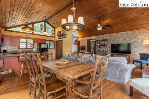 286 Deer Run Rd, Deep Gap, NC 28618 photo 10