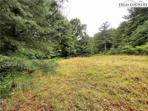 516 Tranquility Creek Dr, Millers Creek, NC 28651