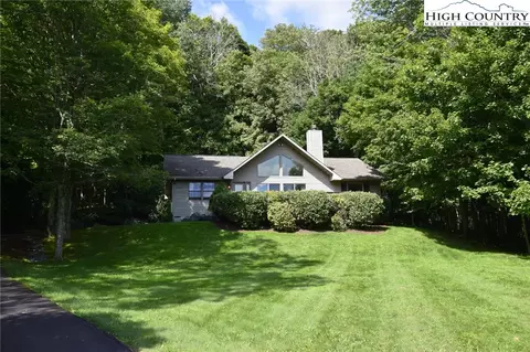313 Ridgeview Rd, Sugar Mountain, NC 28604