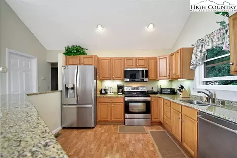 313 Ridgeview Rd, Sugar Mountain, NC 28604 photo 12