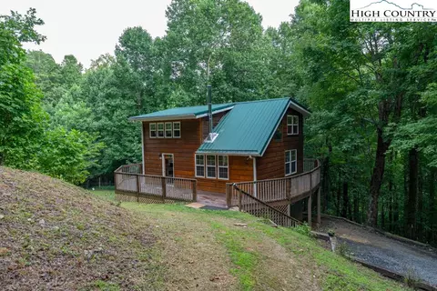266 Bowlick Ln, Elk Park, NC 28622