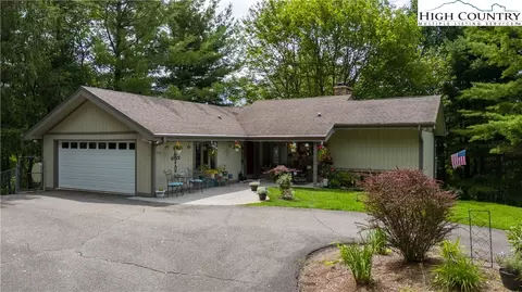 210 Heather Ln, Banner Elk, NC 28604