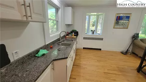 535 Queen St, Boone, NC 28607 photo 2