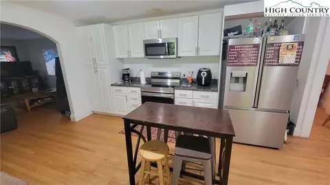 535 Queen St, Boone, NC 28607 photo 4