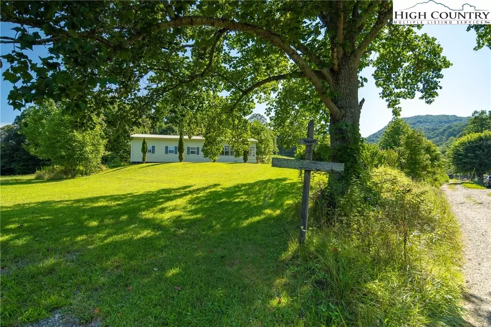  205 Clay Wilson Dr, Zionville, NC 28698 photo 3