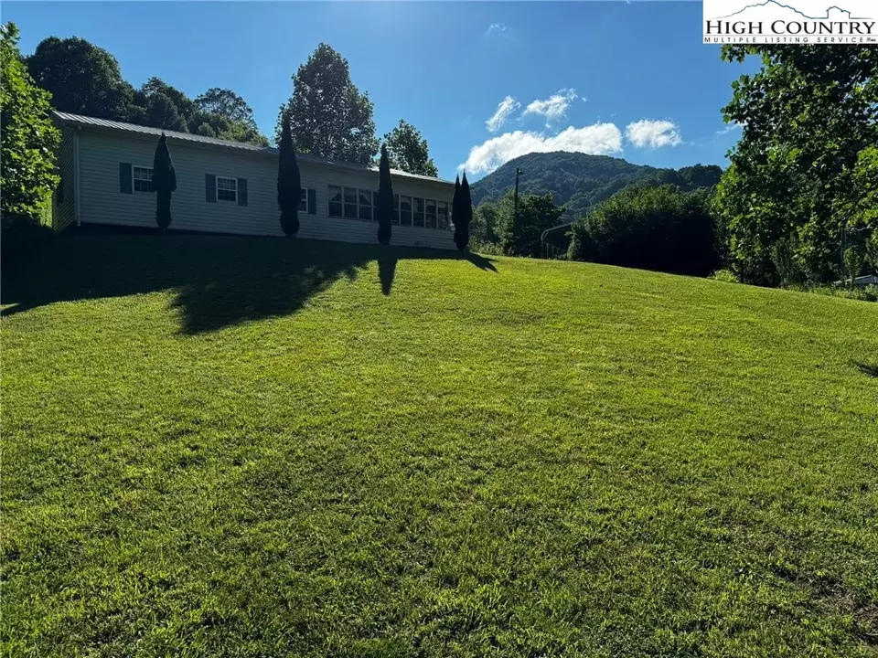  205 Clay Wilson Dr, Zionville, NC 28698 photo 4