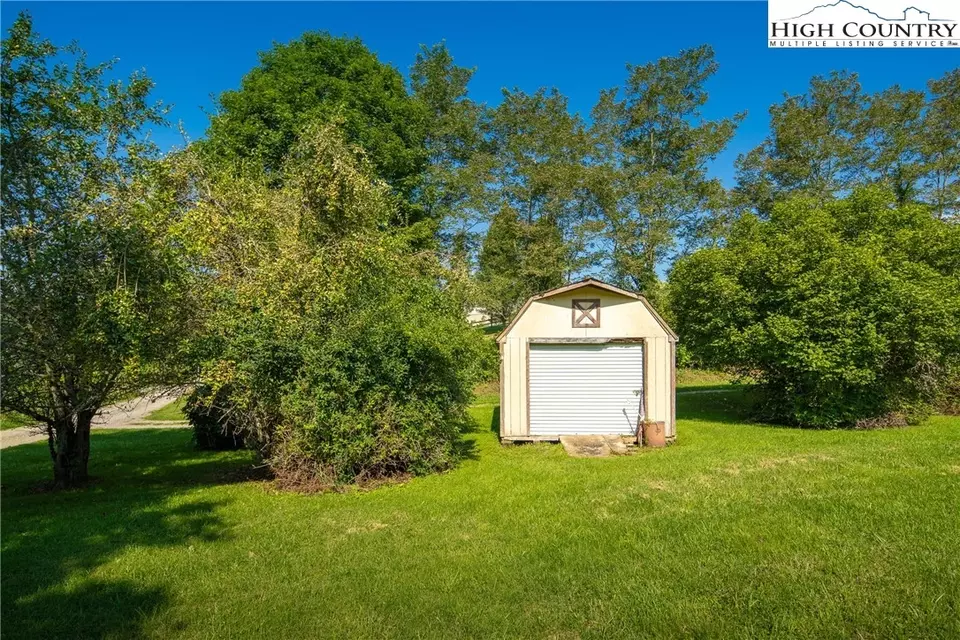  205 Clay Wilson Dr, Zionville, NC 28698 photo 8