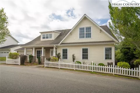 198 Somerset Dr, Boone, NC 28607 photo 2