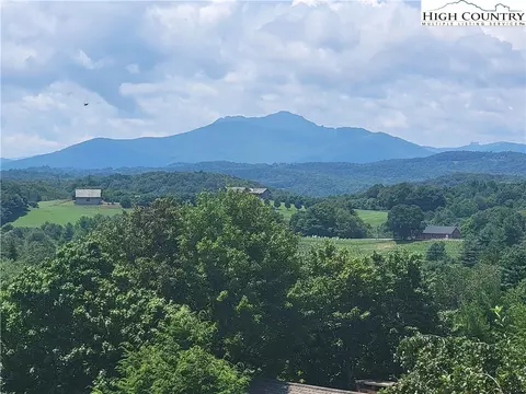 237 Laurel Hill Ln, Boone, NC 28607