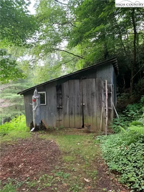 925 E Big Springs Rd, Lansing, NC 28643 photo 33
