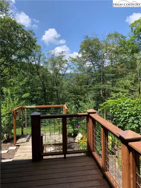 925 E Big Springs Rd, Lansing, NC 28643 photo 8