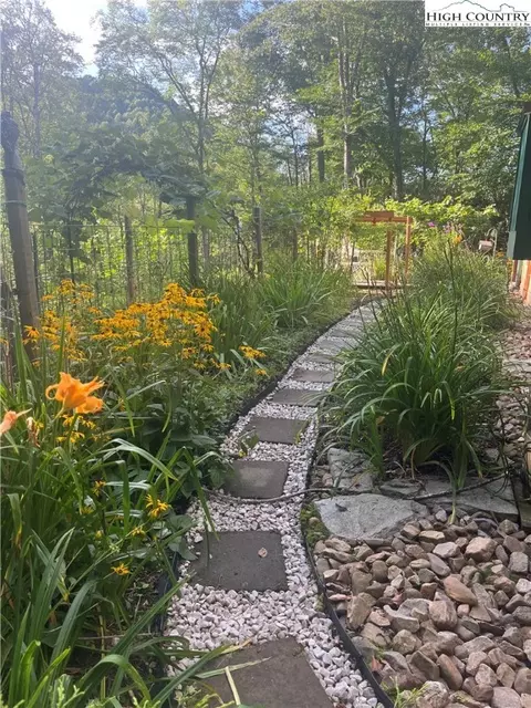 925 E Big Springs Rd, Lansing, NC 28643 photo 14