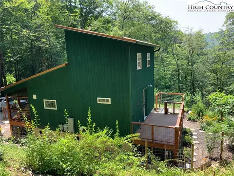 925 E Big Springs Rd, Lansing, NC 28643 photo 3