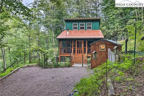 925 E Big Springs Rd, Lansing, NC 28643