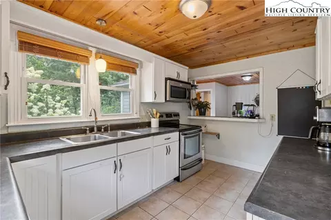 233 Ridgewood Dr, Boone, NC 28607 photo 12