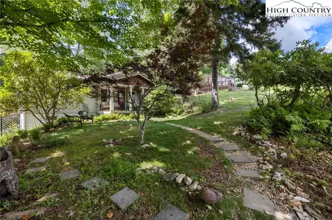 233 Ridgewood Dr, Boone, NC 28607 photo 3