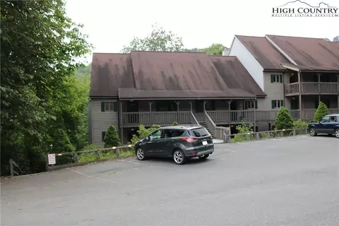 120 Branches Ln #2, Sugar Mountain, NC 28604