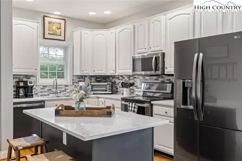 3441 Beech Mountain Pkwy #A1, Beech Mountain, NC 28604