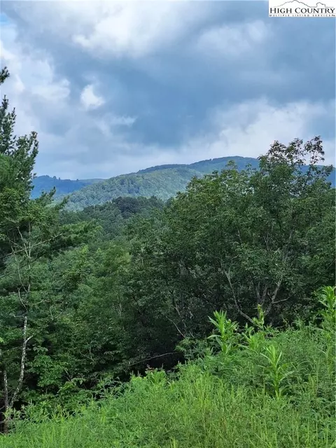 15 Little Rock Canyon Road, Lenoir, NC 28645
