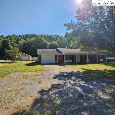 351 Circle Dr W, Vilas, NC 28692