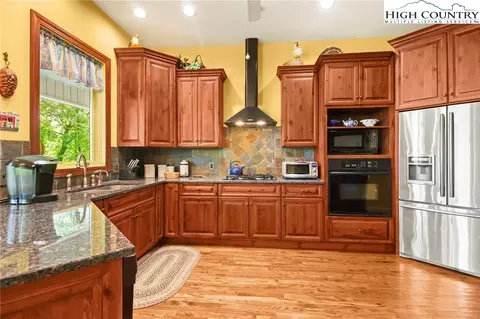 352 Wren Way, Banner Elk, NC 28604 photo 13
