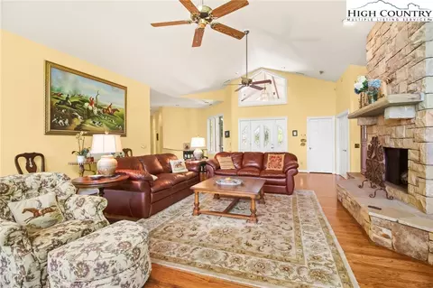 352 Wren Way, Banner Elk, NC 28604 photo 12