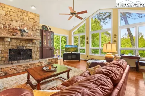 352 Wren Way, Banner Elk, NC 28604 photo 8