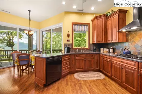 352 Wren Way, Banner Elk, NC 28604 photo 14