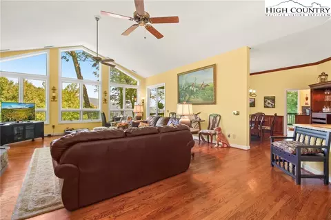 352 Wren Way, Banner Elk, NC 28604 photo 10
