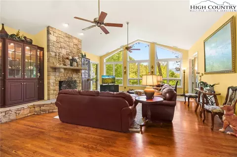 352 Wren Way, Banner Elk, NC 28604 photo 11