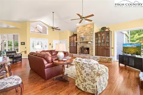 352 Wren Way, Banner Elk, NC 28604 photo 9