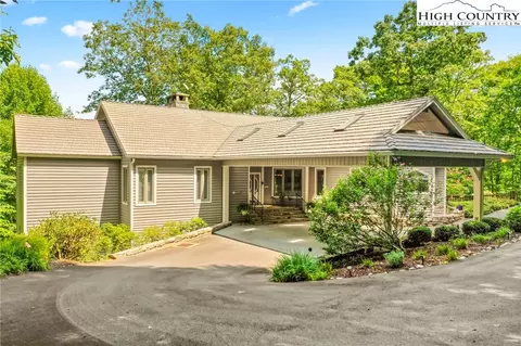 352 Wren Way, Banner Elk, NC 28604 photo 2