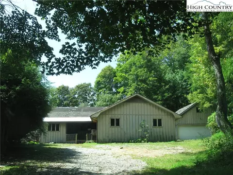 1667 Sugar Mountain Apt 2 Rd, Newland, NC 28657