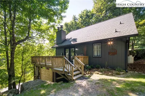 101 Maple Ln, Beech Mountain, NC 28604