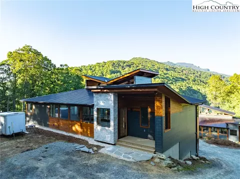 163 Grandfather Knolls Dr, Banner Elk, NC 28604
