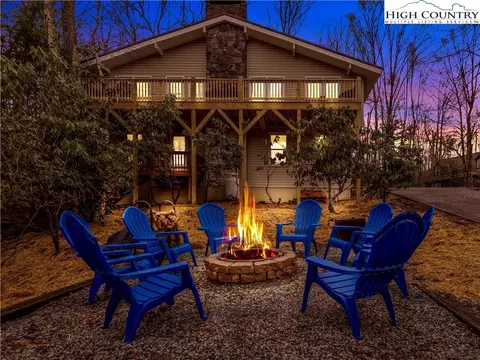 223 Greenbriar Rd, Beech Mountain, NC 28604