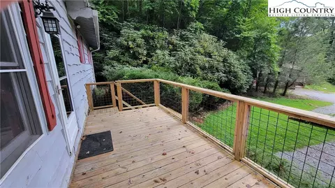 378 Homespun Hills Rd, Boone, NC 28607 photo 2