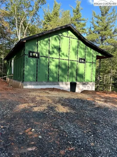 162 Shady Oak Ln, Fleetwood, NC 28626