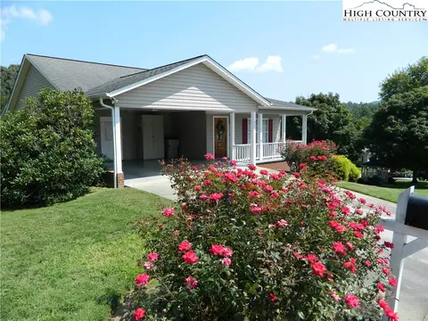 203 Summerfield Ct, Lenoir, NC 28645