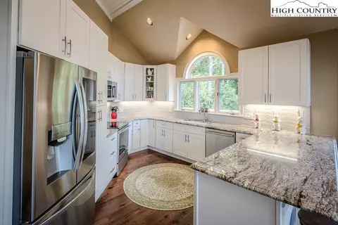 Kitchen - 1992 Hickory, Boone, NC 28607 photo 2 of 3
