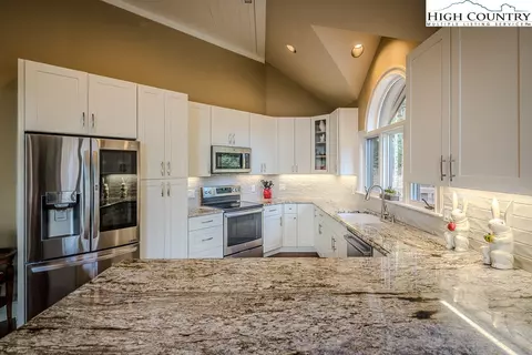 Kitchen - 1992 Hickory, Boone, NC 28607 photo 1 of 3
