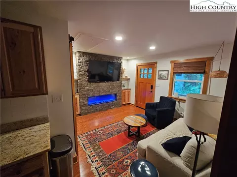 81 Larch Ln, Newland, NC 28657