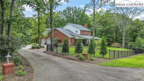 177 E Dogwood Dr, West Jefferson, NC 28694
